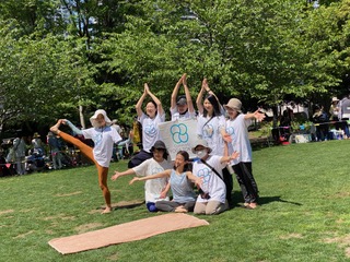 　　　　　　　　　　★ヨガ 5月11日（日）10:00～15:00 
黎明橋公園で芝フェス！2025 開催
★ヨガ　★ハンドネオン生演奏　★フリーマーケット
★読み聞かせ　★おうちコンポスト　★雑草取りチャレンジ
たのしいイベントを芝生の上で満喫しましょう！

