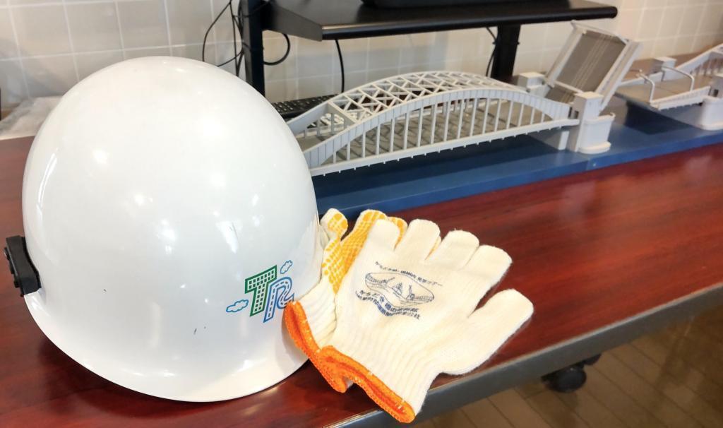  塔屋の東側窓より可動桁を見ゆ！