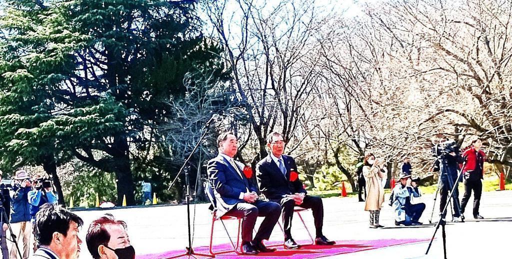 　　　　　　徳川宗家　家広氏(左)と旧佐倉藩主　堀田正典氏(右) 2026/3/21徳川宗家４１１年振りの佐倉御成り、『天下祭り』
江戸時代の檜物町(八重洲1丁目町会)山王祭の山車人形を
城東小学校児童が佐倉の小学校児童と力を合わせて曳く！


