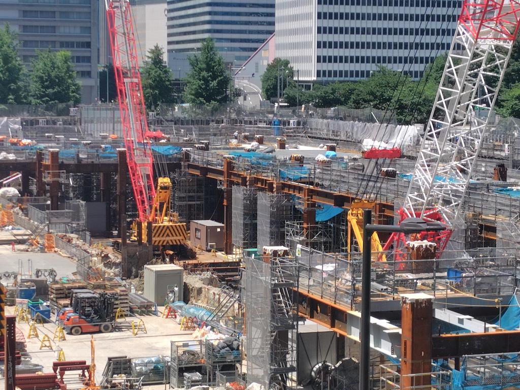  八重洲の工事現場の一風景