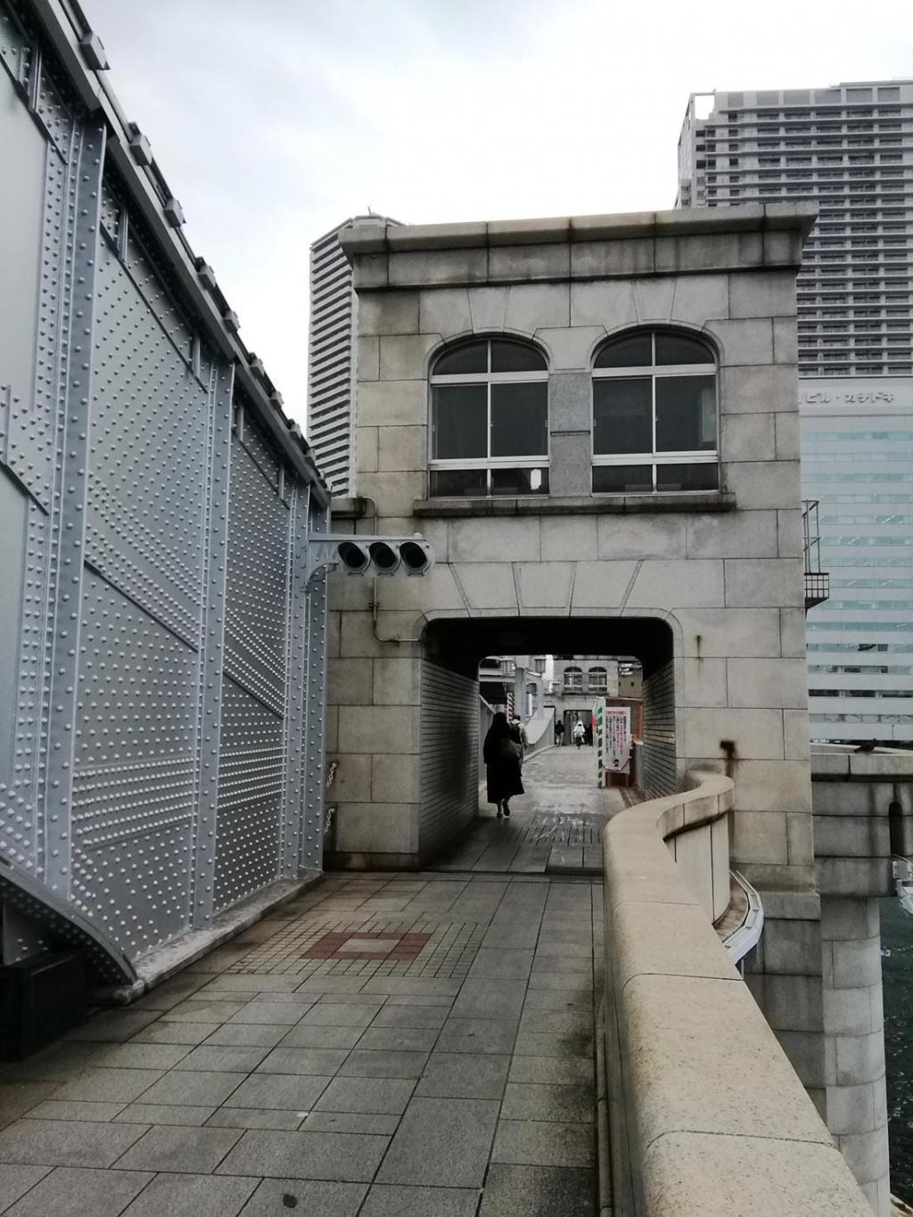 信号 東京タワーと東京スカイツリーを求めて
　隅田川９橋を遡上します　②
　　～　勝鬨橋　～