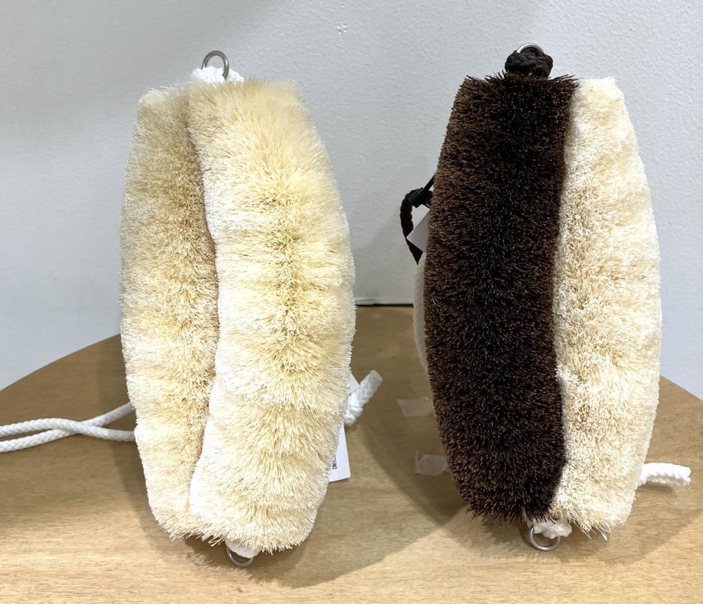 左：　ZENたわし　ループ　ホワイト
右：　ZENたわし　ループ　モノ
各２,５３０円 夏・錫の涼
　ー　濱田久美子　作品展　ー
　　～　日本橋木屋本店 izutuki　～