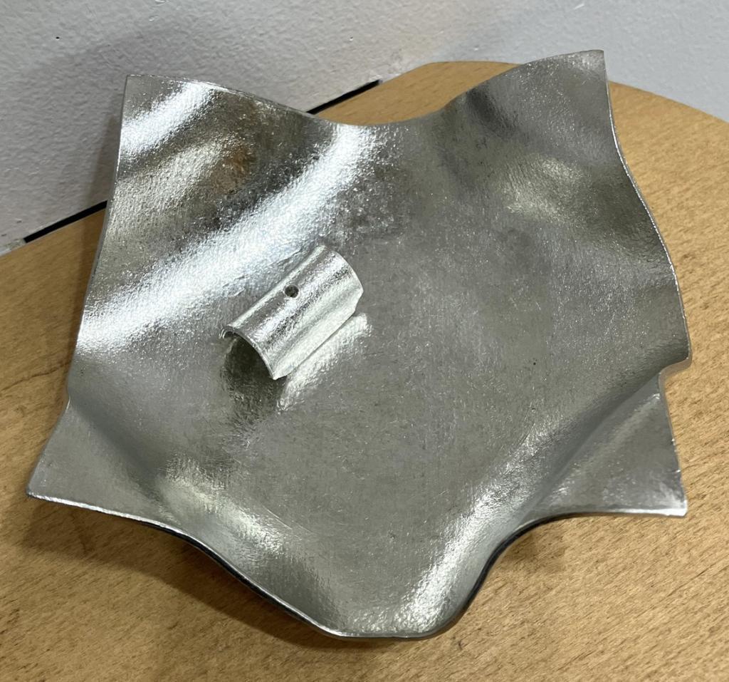 香スタンド
１４×１４
５,５００円 夏・錫の涼
　ー　濱田久美子　作品展　ー
　　～　日本橋木屋本店 izutuki　～