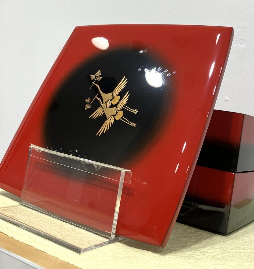 輪島塗しおやす漆器工房　作品
二段重
３０８,０００円 輪島の未来のために
　輪島職人たちの作品展
　　～　日本橋木屋本店 izutuki　～