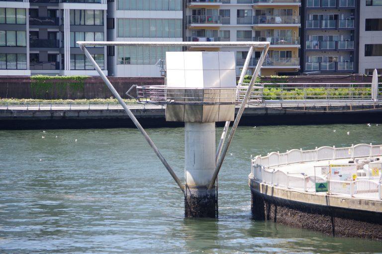 　　　　　　　　日本の水準原点はオランダ人リンドが設置！
　　　　　　　　　　　　霊岸島検潮所・量水標跡 江戸のインフラ・水利システムは1590年家康が命じ、明治の水利システムはオランダの技術者が伝授！
