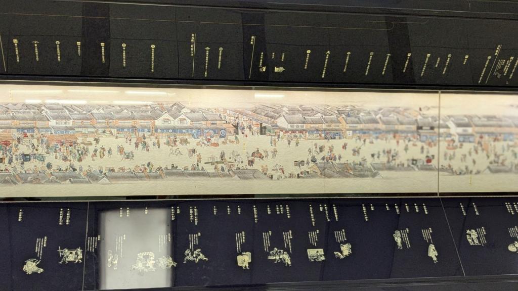  地下鉄駅構内　壁アートを楽しむ