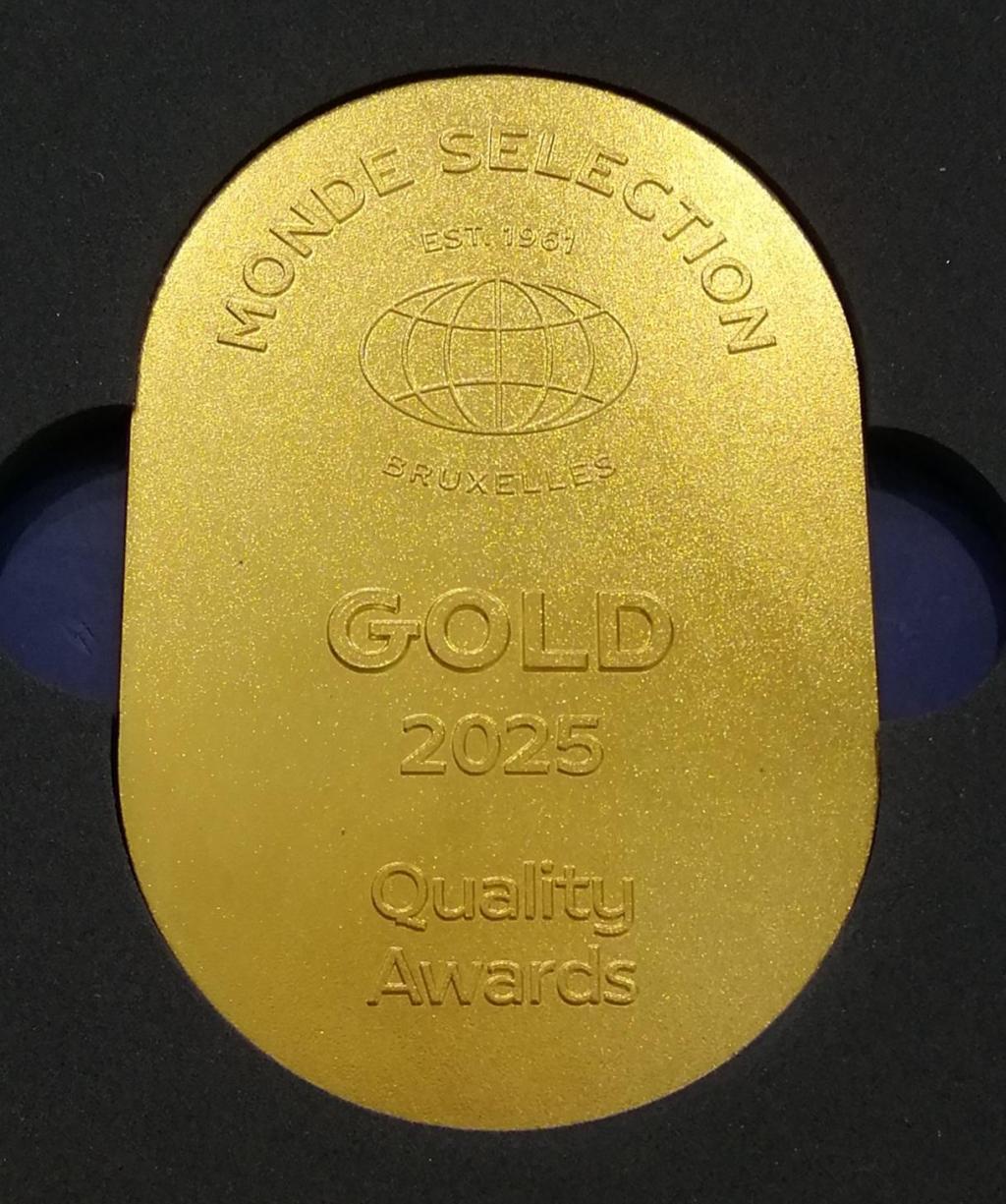 モンドセレクション金賞 モンドセレクション金賞
そしてピスタチオトリュフケーキ他
　　～　ブールミッシュ　銀座本店　～