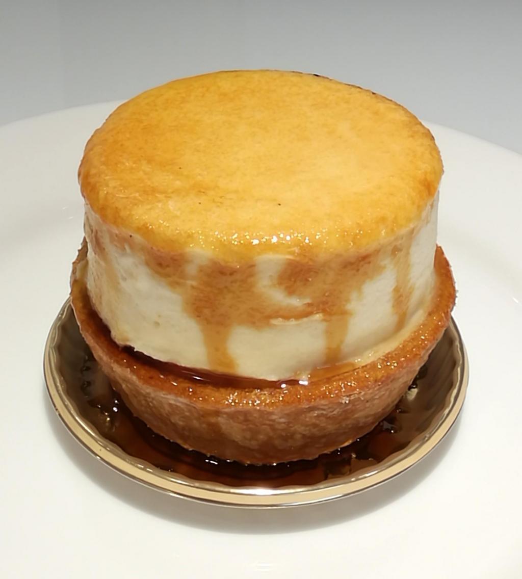 タルトレット・シブースト
７１３円 モンドセレクション金賞
そしてピスタチオトリュフケーキ他
　　～　ブールミッシュ　銀座本店　～