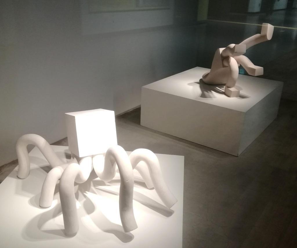  移動する視点、通路の彫刻
　　～　メトロ銀座ギャラリー　～