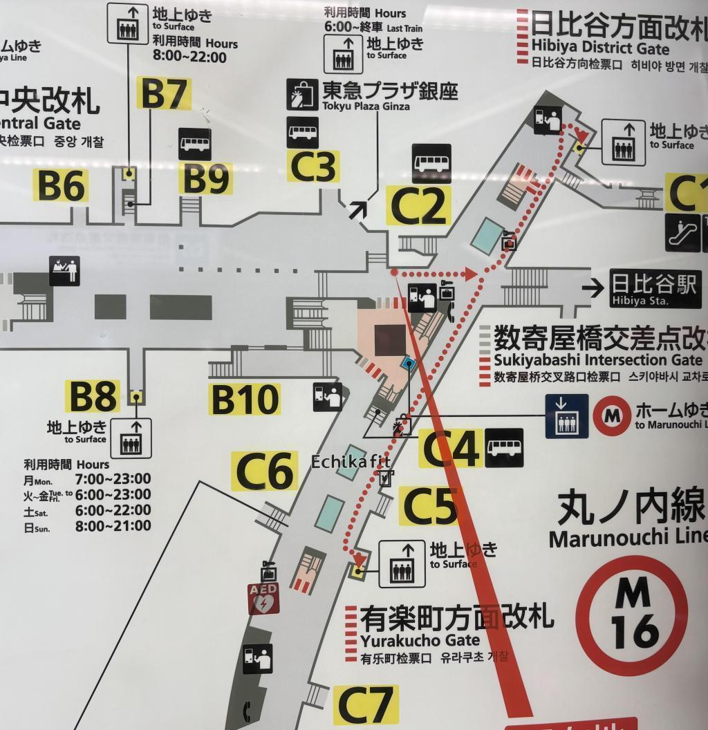  中央区地下道。運動不足をここで補う？