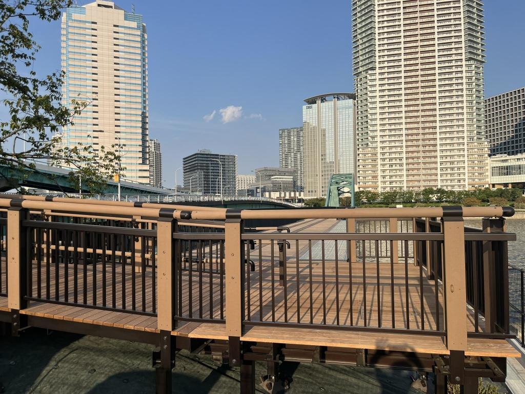 進行方向から見ると（見える建物は豊洲側） 続・旧「晴海鉄道橋」の遊歩道　まもなく開通 Part2　※9/8追記部分を追加しました。