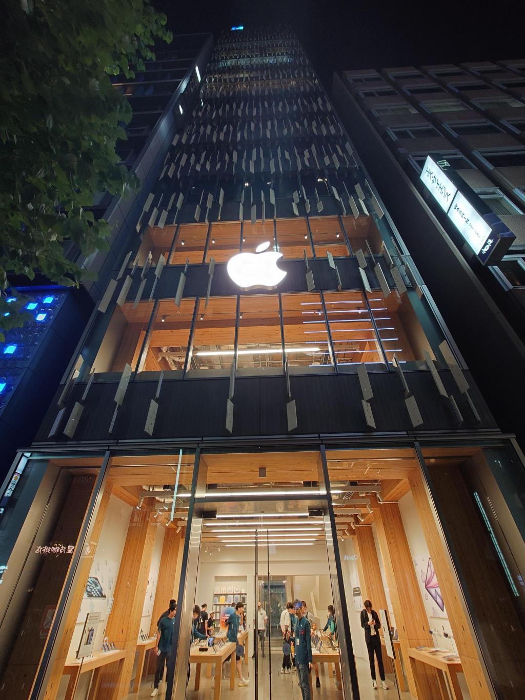 銀座8丁目にあるApple銀座は仮店舗としてオープンしました。 Apple銀座が銀座3丁目に帰って来ます！
(銀座8丁目の店舗を見れるのは9月22日まで！)