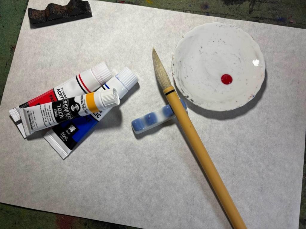 講師はこの人！藤田 櫻月さん はるみで楽しむ前衛書
～筆を持って「描くこと」を楽しもう～
10月20日（月）アートはるみ 美術工芸室で開催！