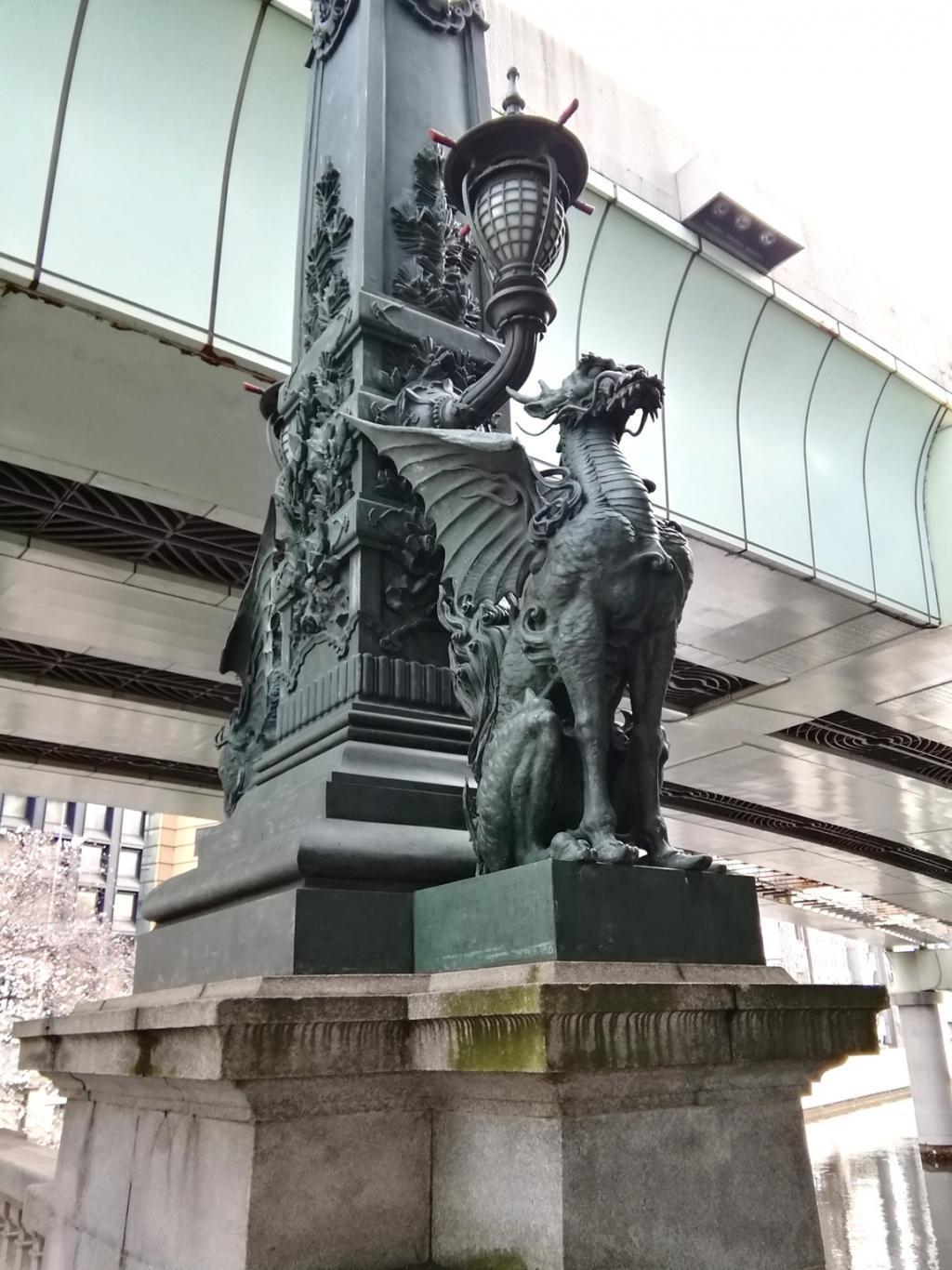  日本橋の麒麟像、八重洲のキリン像
　　～　キリン繋がり　～