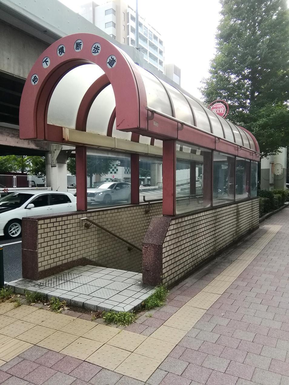  本町３丁目の地下通路　＜前編＞
　　～　区境の風景　④　～