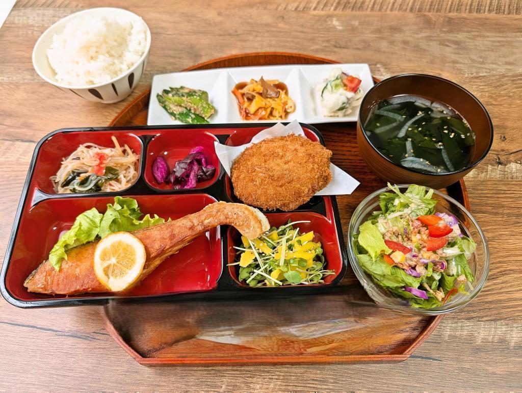 鮭のムニエルランチ 【新店情報】素材の新鮮さが際立つ隠れ家ランチ　「グランむすび」
でも、ランチにおむすびがない!?
