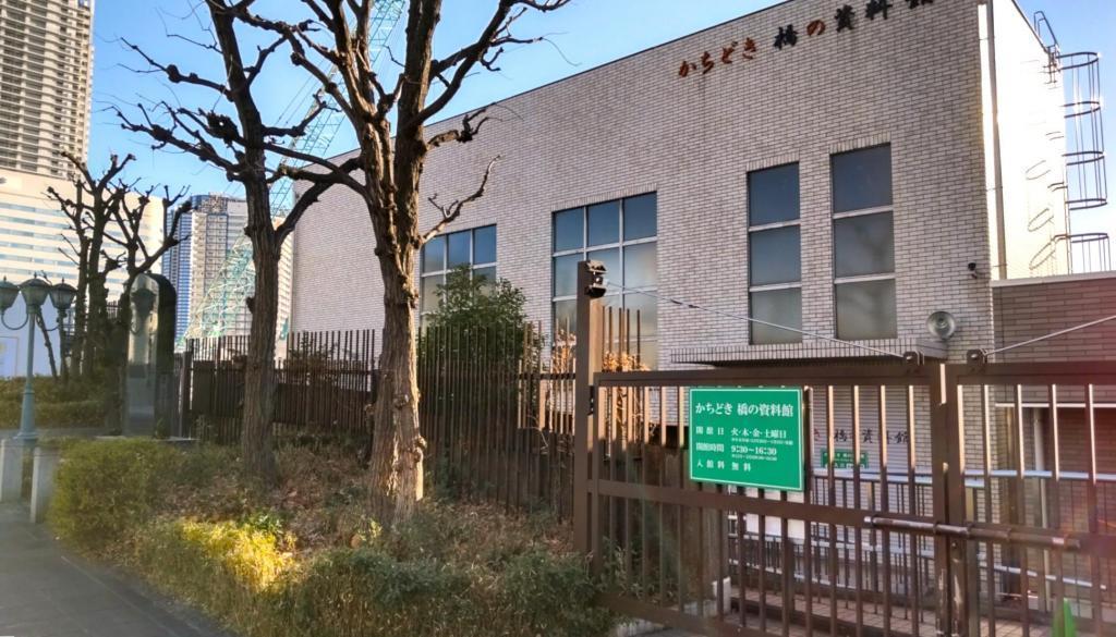 動力をつけてみましょう 建設中？隅田川に巨大木造橋梁が。