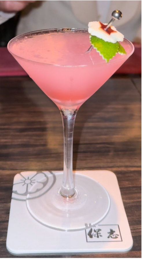 さくらさくら
(2001年世界大会優勝カクテル) 銀座を照らす八つの星
─保志雄一氏の美学とカクテルの世界