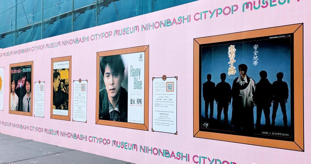  工事現場の囲い塀は大きなキャンバスだ