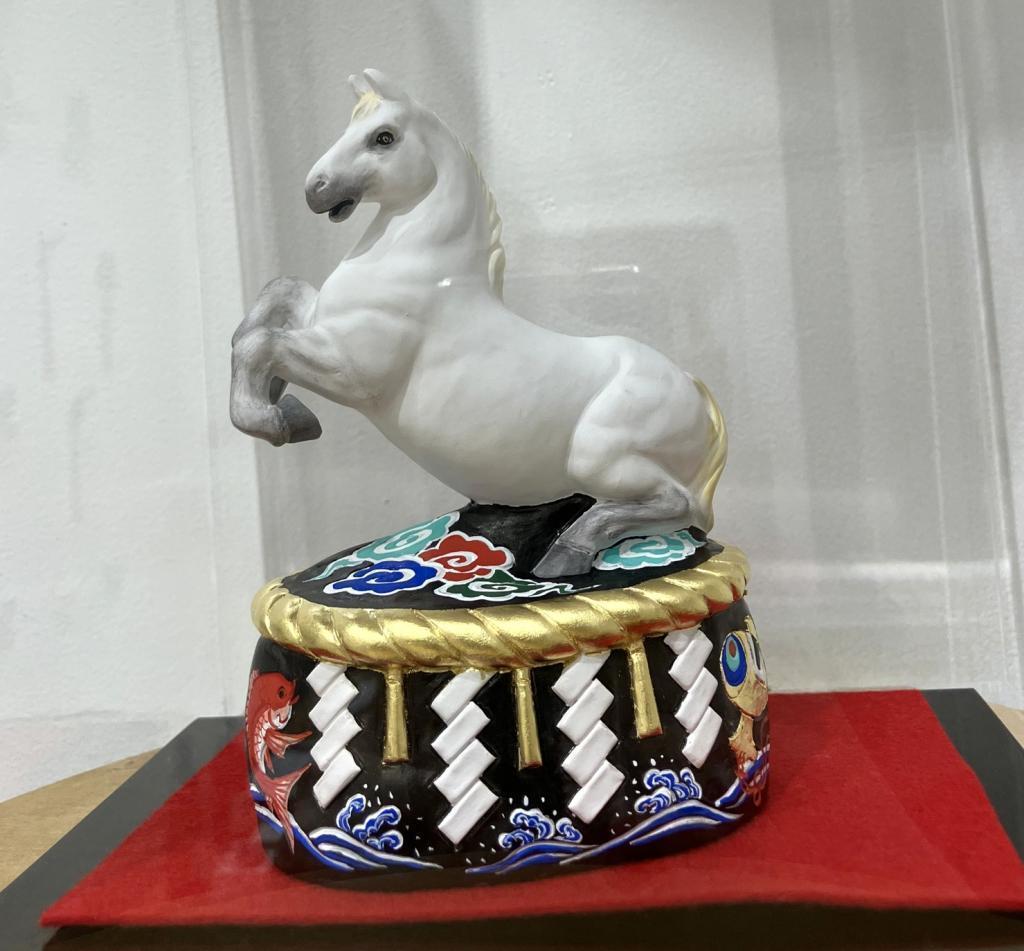 西山陽一　作
午之神
２７,５００円 迎春　日本橋木屋
　　～　日本橋木屋本店 izutuki　～