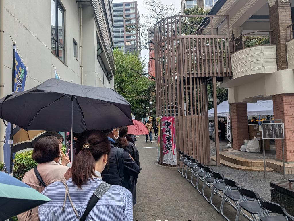 まずは整理券 江戸の風吹くー芝居小屋「日本橋座」開催