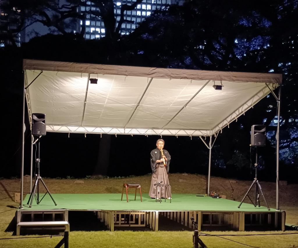 ④小夜の調べ『伝統芸能公演』 浜離宮『栗名月・十三夜』お月見散歩
ライトアップの幻想的な光と影の演出を愉しもう！
2025・10/31(金)-11/5(水)