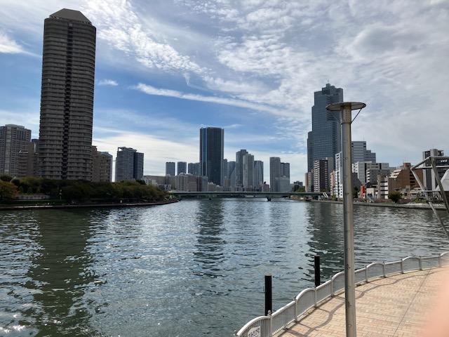 高尾稲荷神社 
～全盛期1年、享年19歳。それでも300年語り継がれる理由～ A Career That Lasted Just One Year, A Life That Ended at 19. 
Yet Her Story Has Been Told for 300 Years.