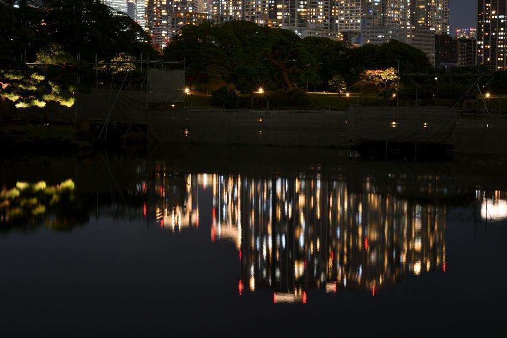  Moon Viewing at Hama-rikyu Gardens on an Autumn Night