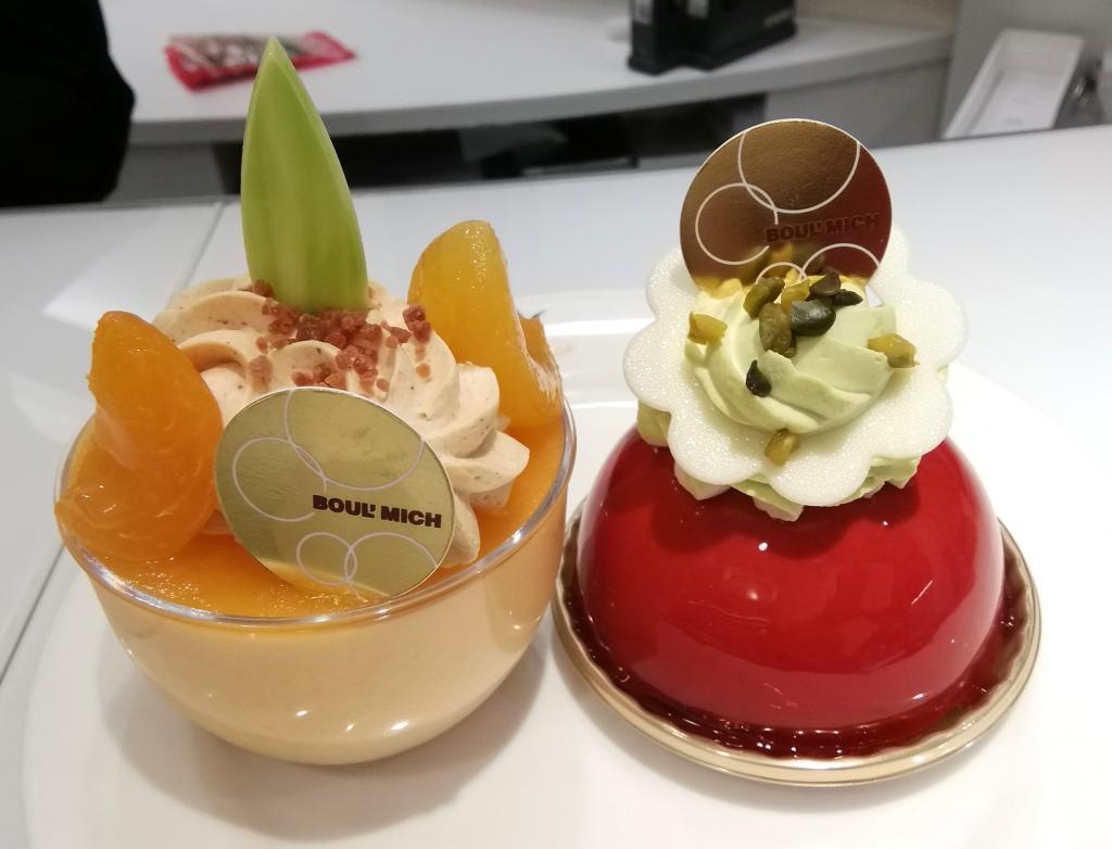 季節のケーキ
左：　アプリコットプラリネ　７３５円
右：　ベリーピスタチオ　　　７５６円 Merry  Christmas
　２０２５ブールミッシュさんのクリスマスギフト
　　～　ブールミッシュ　銀座本店　～