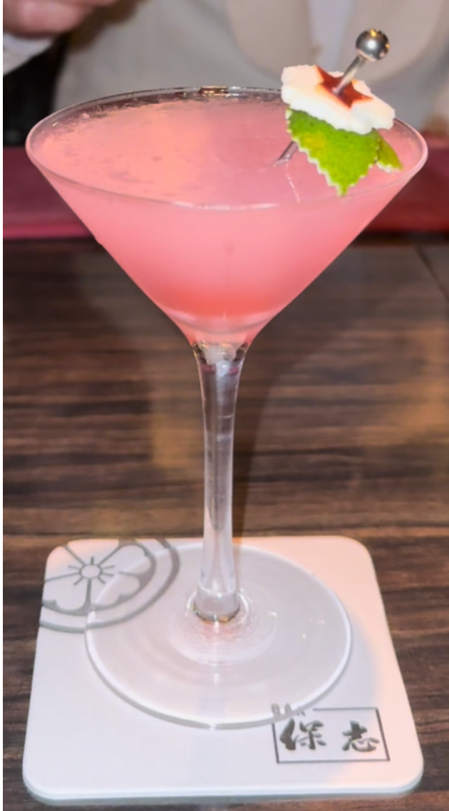 Sakura Sakura 
(Winner, 2001 World Championship) Eight Stars Shining Over Ginza
-The Aesthetics and Cocktail World of Yuichi Hoshi