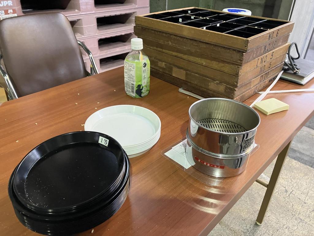  ２０２５白鶴銀座天空農園
　収穫された酒米の等級検査
　　～　白鶴酒造　～