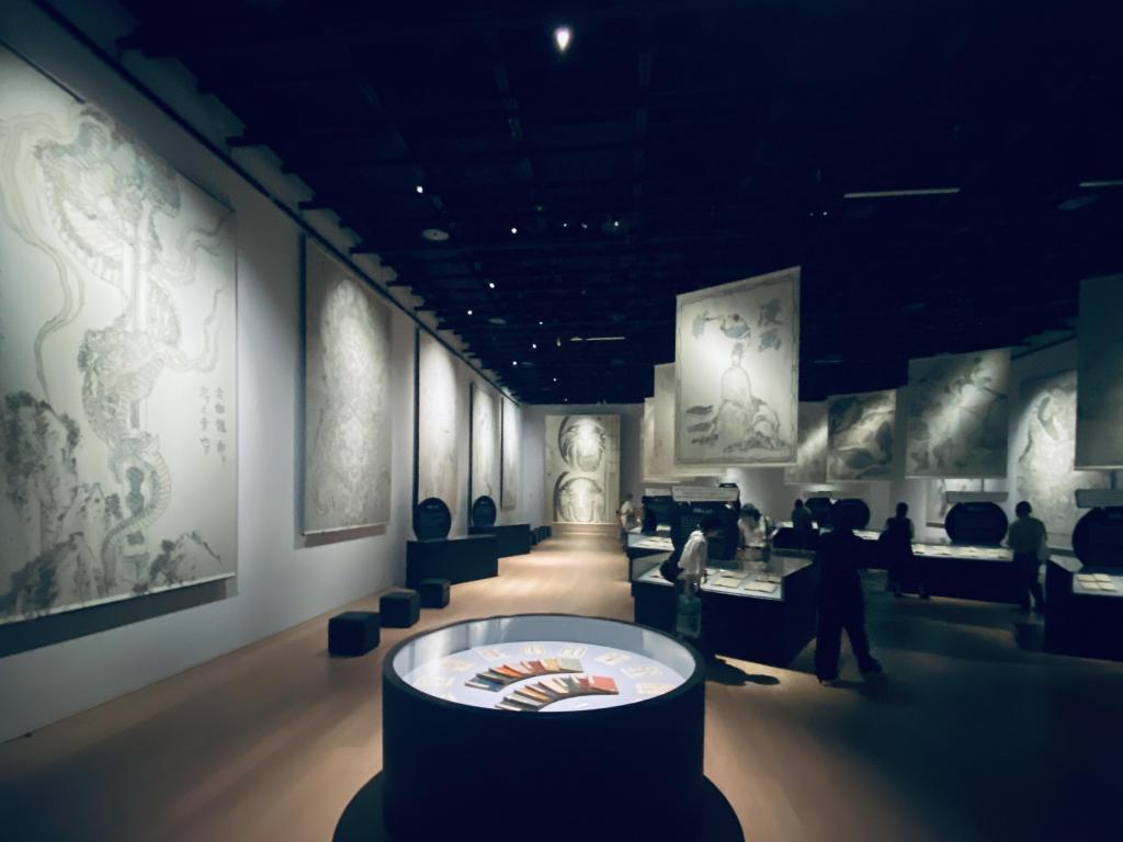  北斎を食べる！観る！楽しむ！
「ぜんぶ北斎のしわざ」展に急いで