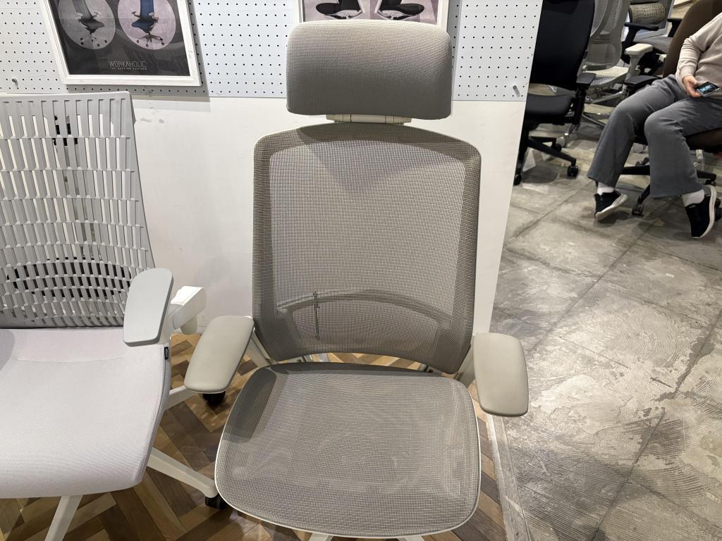  「WORKAHOLIC（ワーカホリック）」でオフィスチェアに座りまくる！