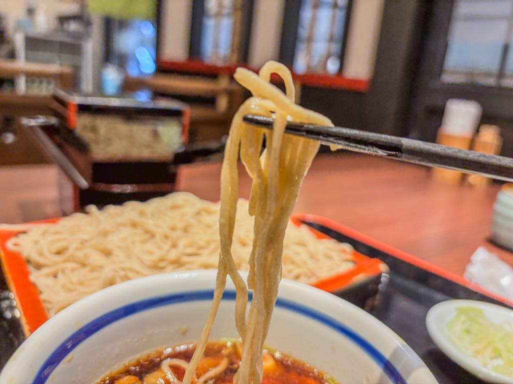 自慢の鴨つけ汁と共にいただきます 中央区そば紀行（16）京橋　山茂登