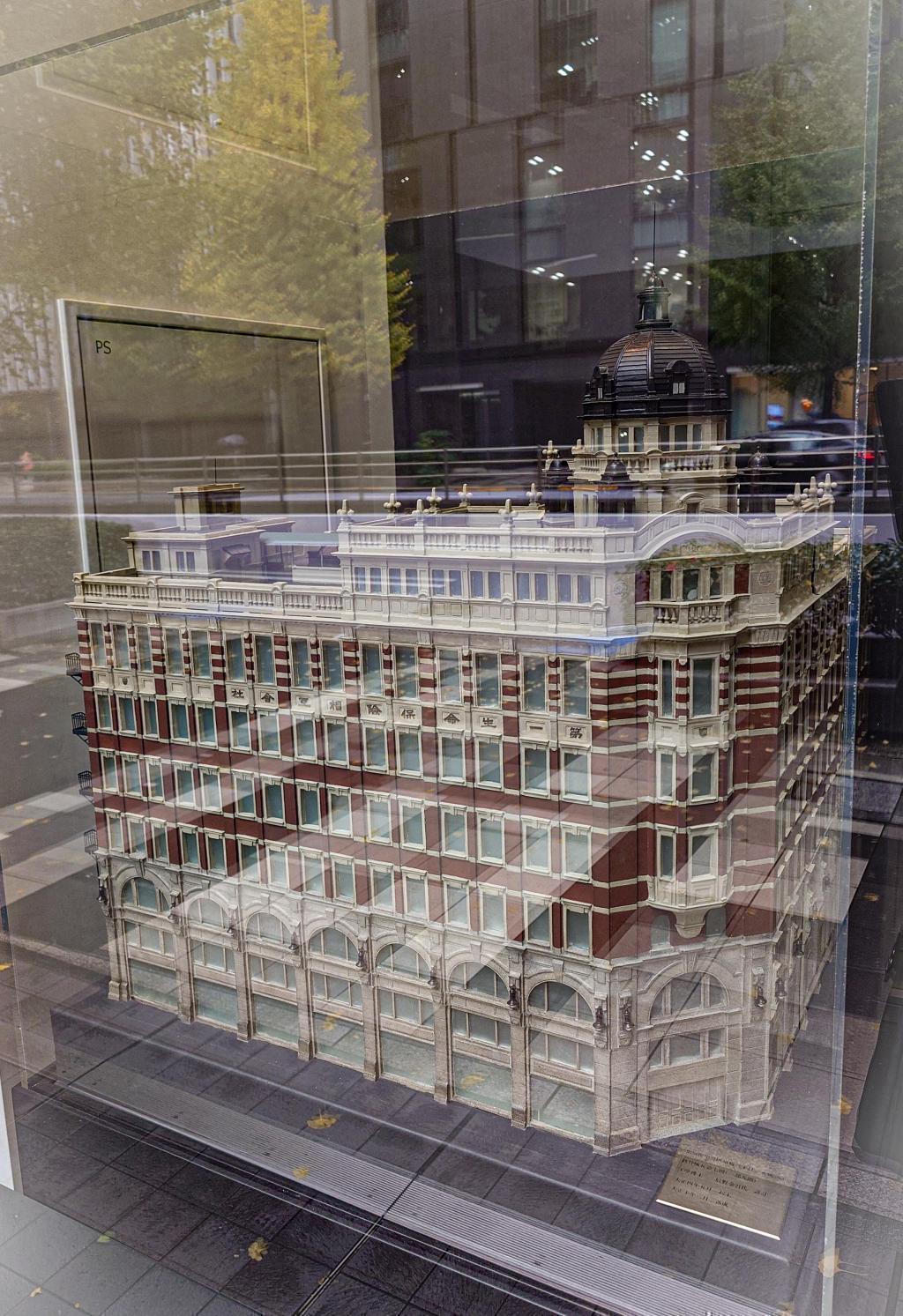 鍛冶橋通り沿いには「第一相互館」の模型があります。 【中央区が気になる界隈】京橋のビルがとても気になっている件。