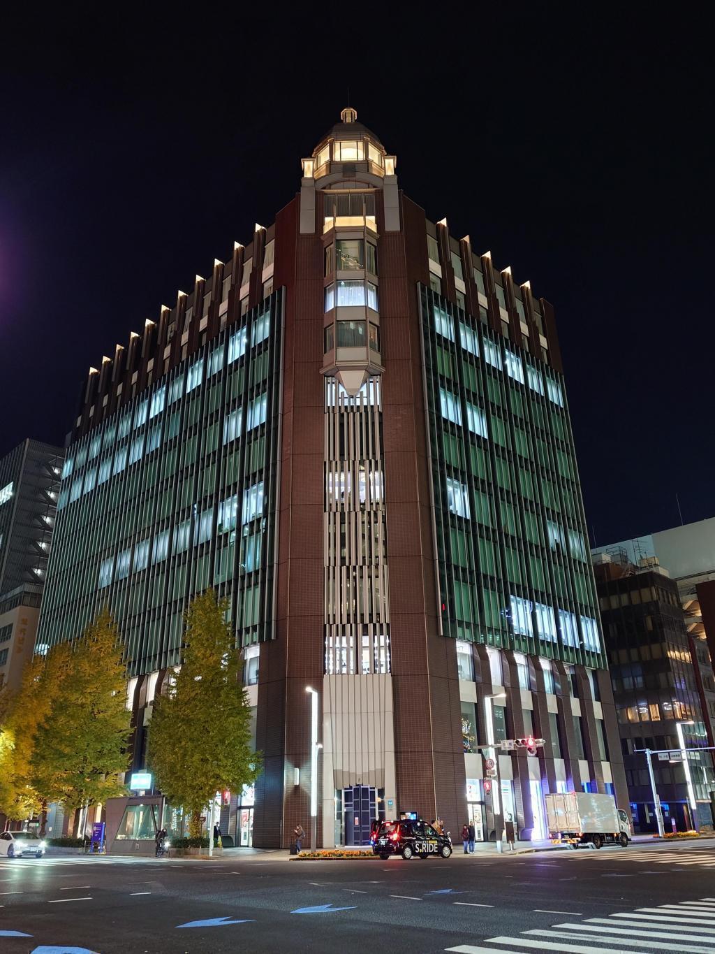 2012年に完成した「相互館110タワー」（110は「いちいちまる」と呼びます。） 【中央区が気になる界隈】京橋のビルがとても気になっている件。