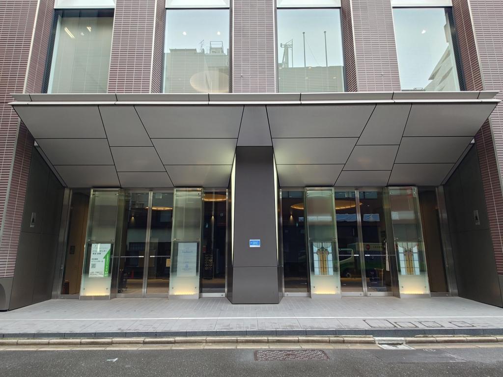 「第一相互館」で使用された部材がオブジェに。 【中央区が気になる界隈】京橋のビルがとても気になっている件。