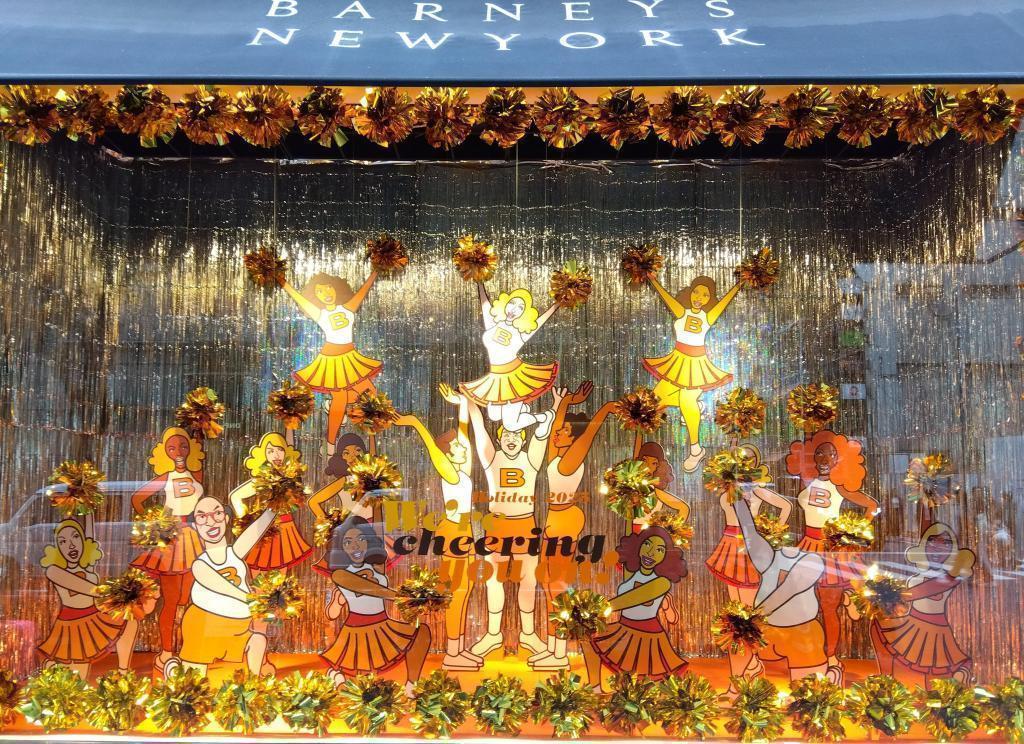 交詢社ビル　元気な応援団 銀座　クリスマスの装い 　ニコラス・G・ハイエックセンター