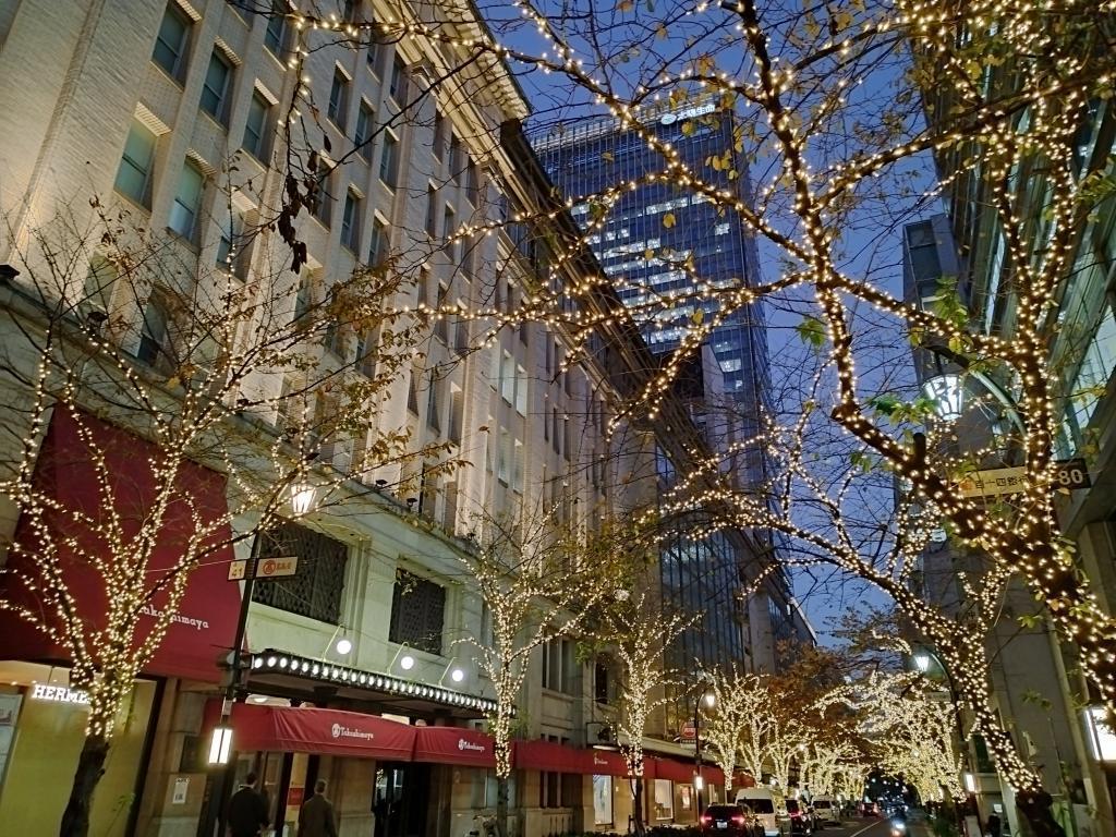  【中央区のイルミネーションスポット】をご紹介します。　
クリスマスツリーは残り期間わずか、お見逃しなく！