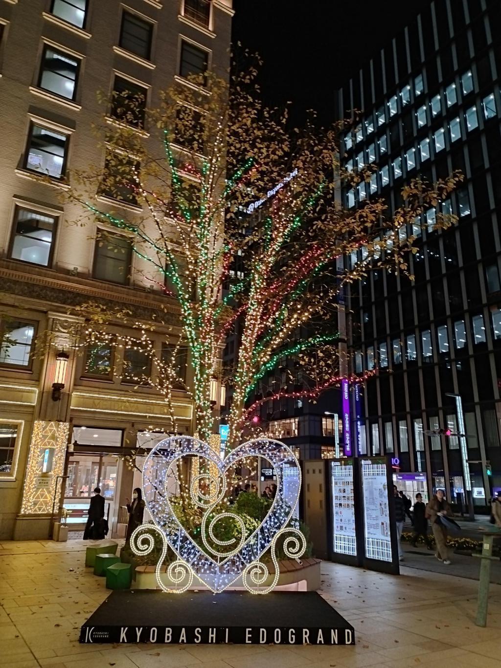  【中央区のイルミネーションスポット】をご紹介します。　
クリスマスツリーは残り期間わずか、お見逃しなく！