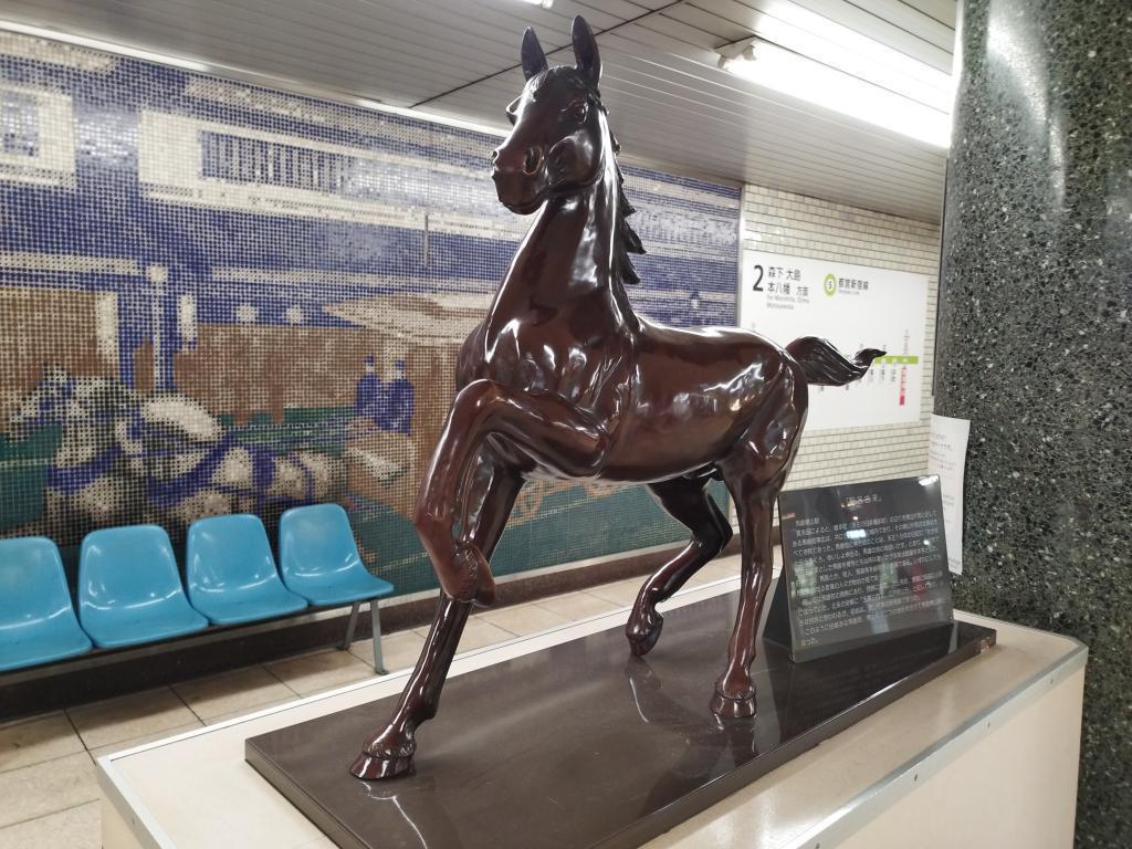 「浮世絵に描かれた中央区の名所」 【浮世絵に描かれた中央区の名所　①】　
～「東海道五拾三次 日本橋 朝之景」：　歌川広重～