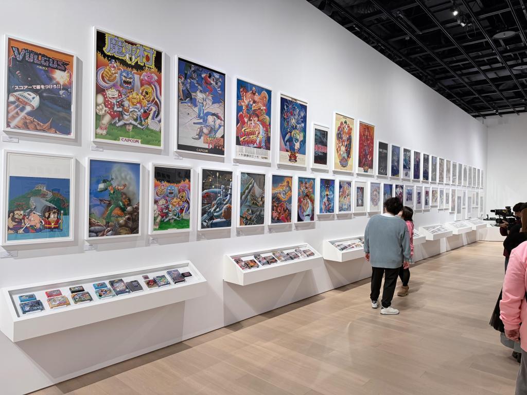主要タイトルの歴代ポスターとキービジュアル原画がずらり 『大カプコン展』の濃ゆ〜い展示で
新旧ゲーマーの心と拳が震える⁉️
12/20から京橋CMTで開催