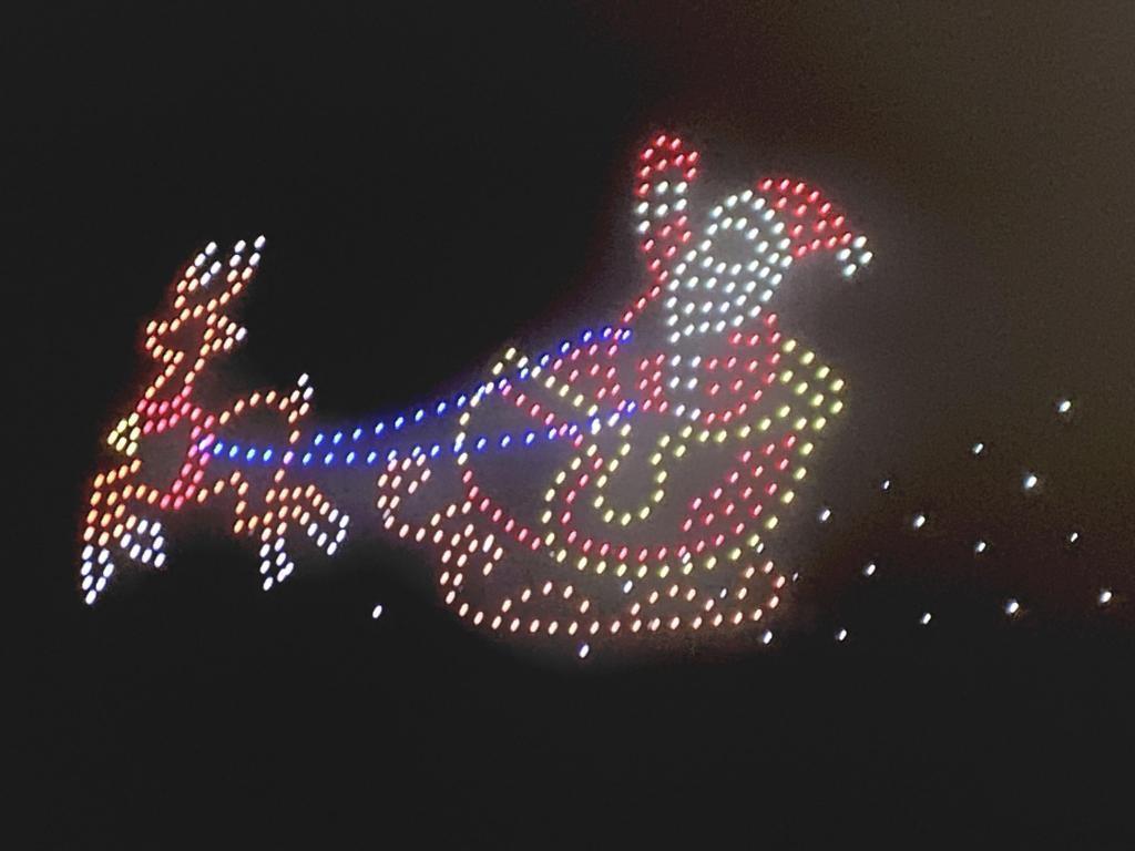  12月の夜空にドローンショー