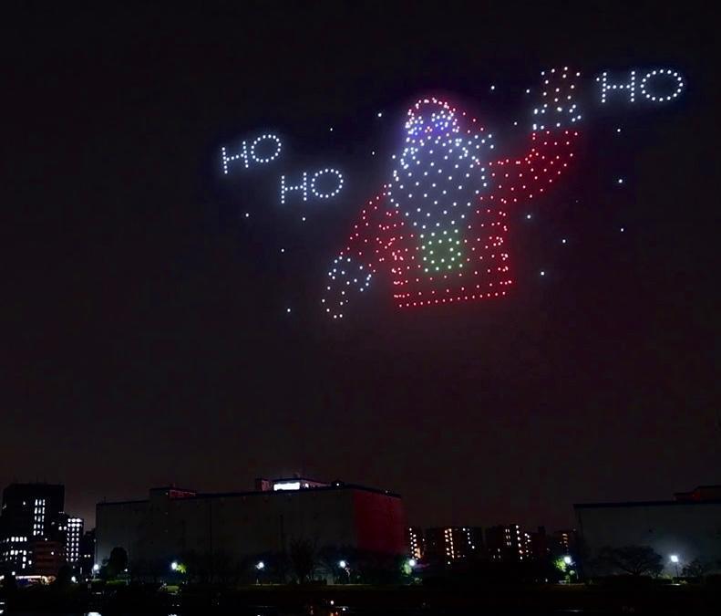  12月の夜空にドローンショー