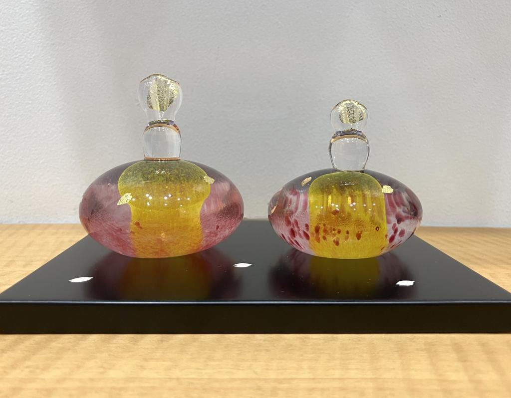 原加奈子　作
月見雛
２２,０００円 ガラスと陶器の雛兜展
　　～　日本橋木屋本店 izutuki　～