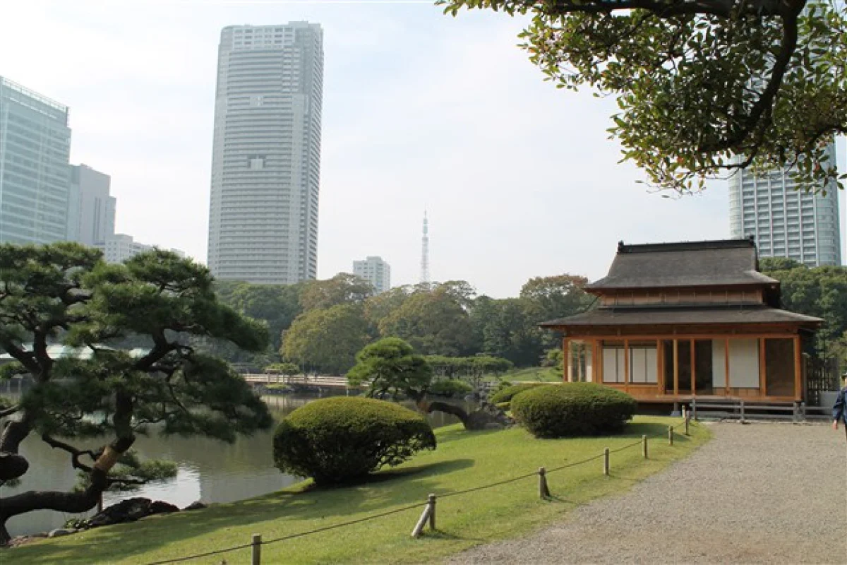 浜離宮恩賜庭園 富士塚と鷹狩り場
　　～　鐵砲洲稲荷神社・浜離宮恩賜庭園・杵築大社（武蔵野市）　～