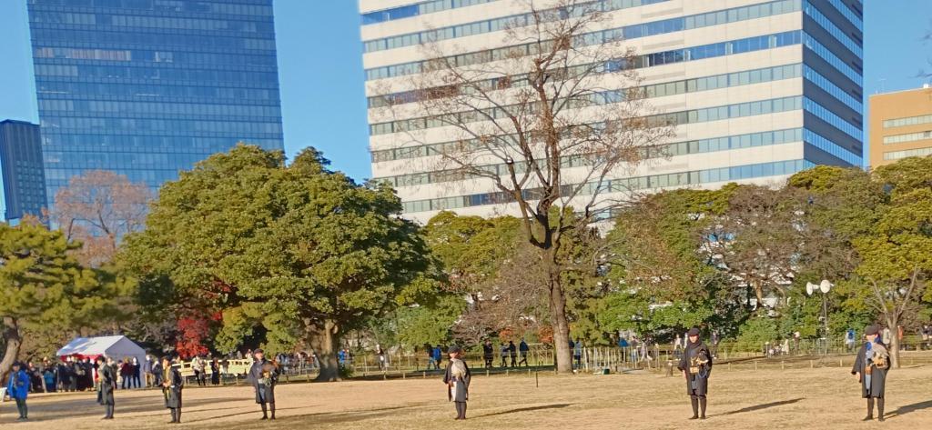 　　　　『整列』第18代大塚紀子宗家挨拶・鷹匠・門下生紹介 2026.1.3新春の浜離宮恩賜公園で
諏訪流放鷹術保存会による実演に感動！