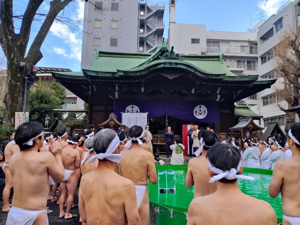 【中央区の新年の風物詩】　鐡砲洲稲荷神社　寒中水浴大会　「寒中禊」