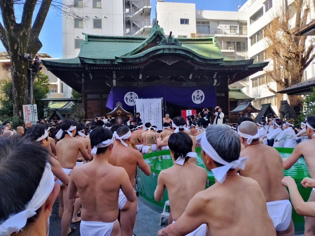  【中央区の新年の風物詩】　鐡砲洲稲荷神社　寒中水浴大会　「寒中禊」