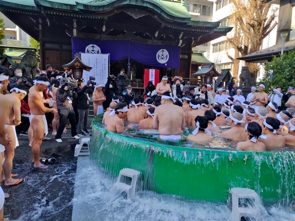  【中央区の新年の風物詩】　鐡砲洲稲荷神社　寒中水浴大会　「寒中禊」